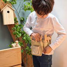 Play tool belt with wooden tools