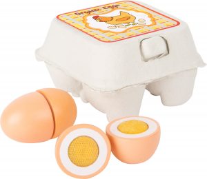 Egg box with 4 wooden eggs for pretend play, from Small Foot Design Toys
